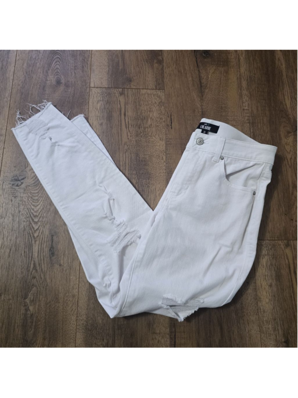 Women's Lularoe White Distressed Ankle & Cropped Jeans Size 28